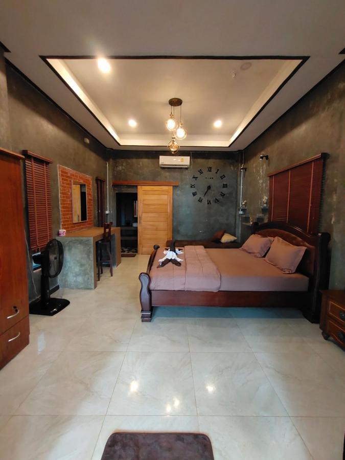 Phayam Coconut Beach Resort Koh Phayam Bagian luar foto